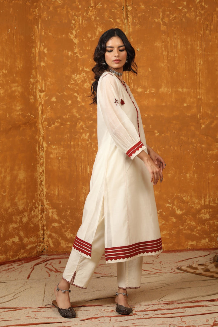 Ivory Cotton Pants With Embroidery