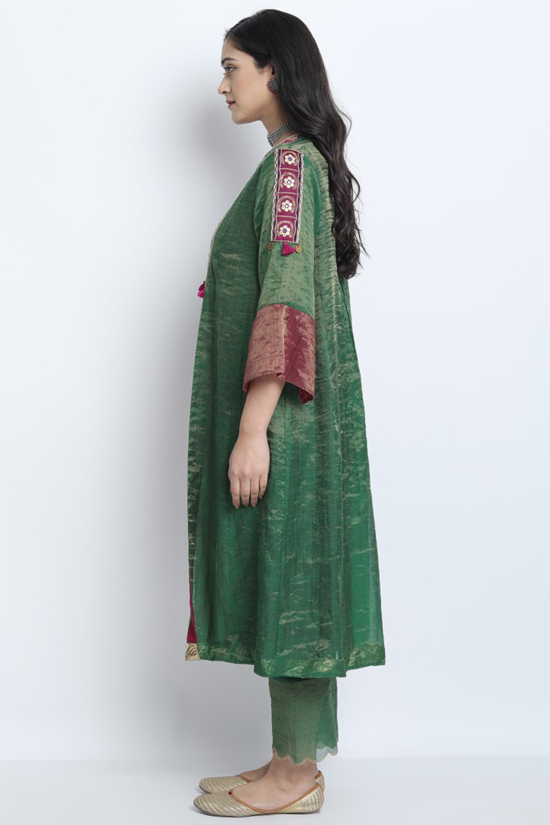 EMERALD GREEN CHANDERI EMBROIDERED PADMAVAT JACKET WITH GOLD YOK INNER AND TISSUE SCALLOP PANT