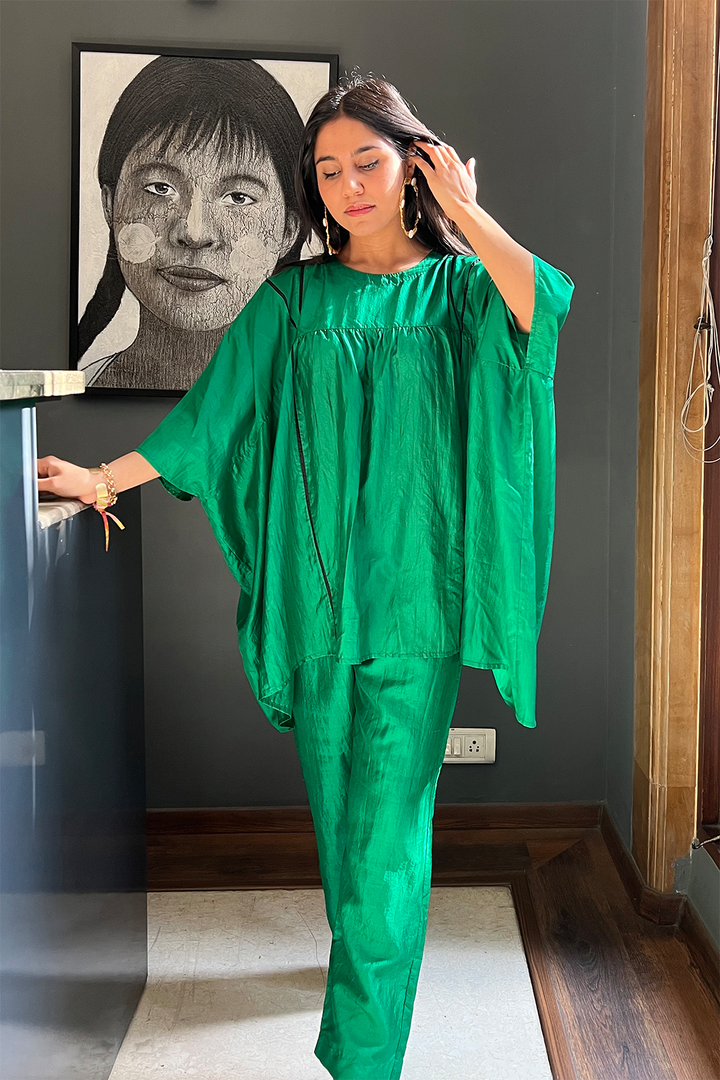 EMERALD GREEN SILK CAPE WITH PANTS