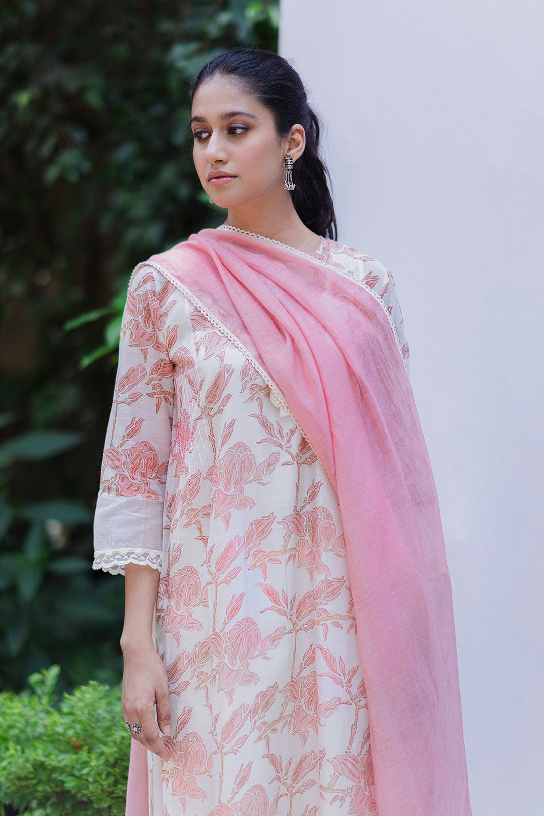 IVORY CHANDERI BLOCK PRINTED FLORAL PINK MAGNOLIA KURTA WITH COTTON PANTS AND LACE STOLE