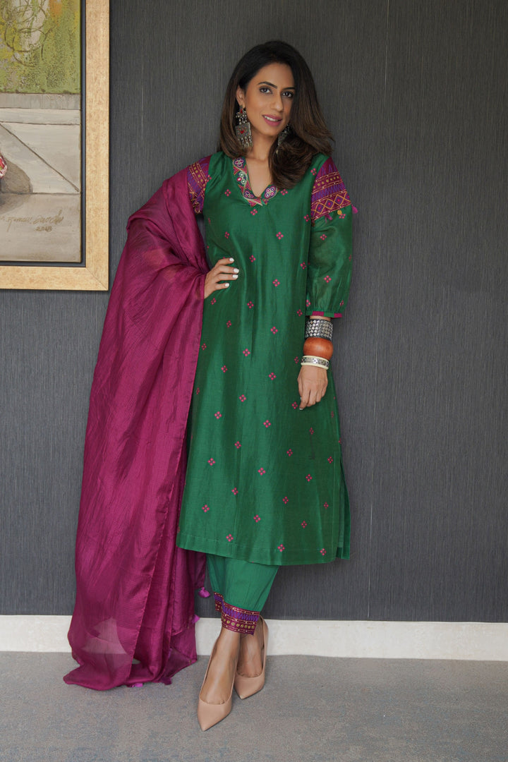 PRAKRITI-GREEN CHANDERI EMBROIDERED KURTA SET