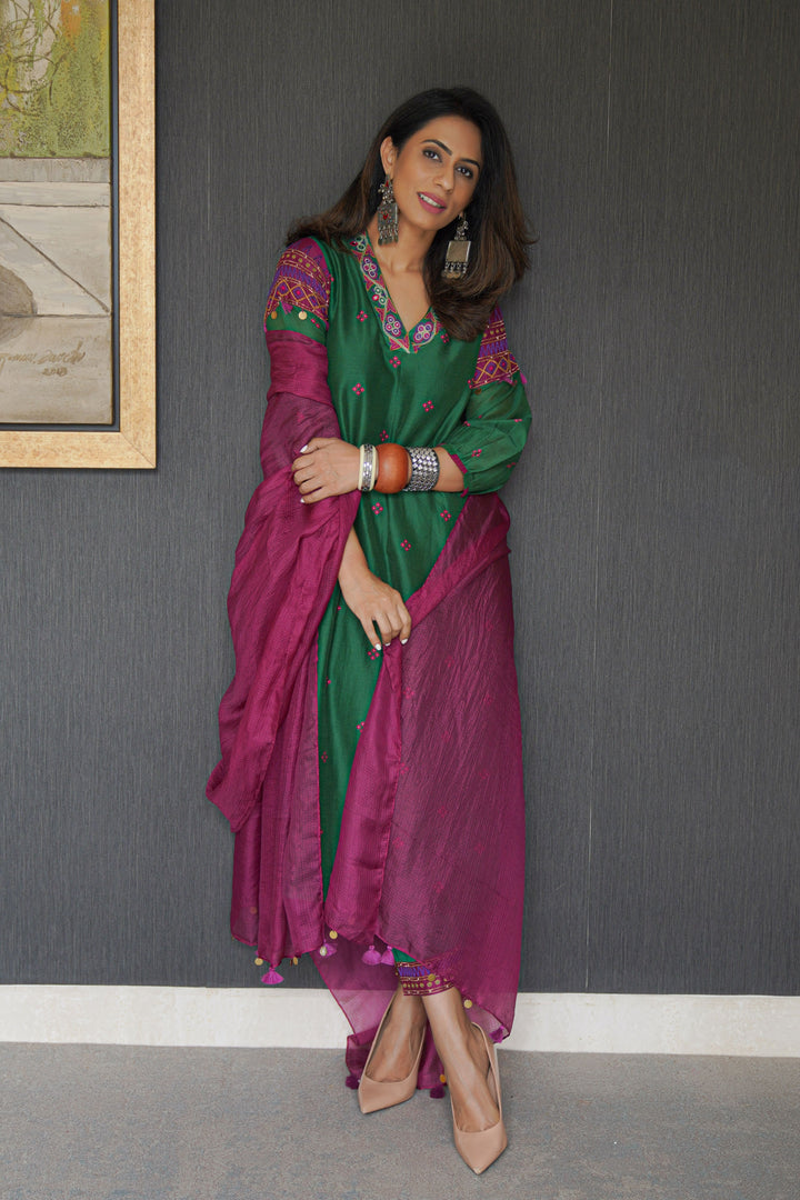 PRAKRITI-GREEN CHANDERI EMBROIDERED KURTA SET