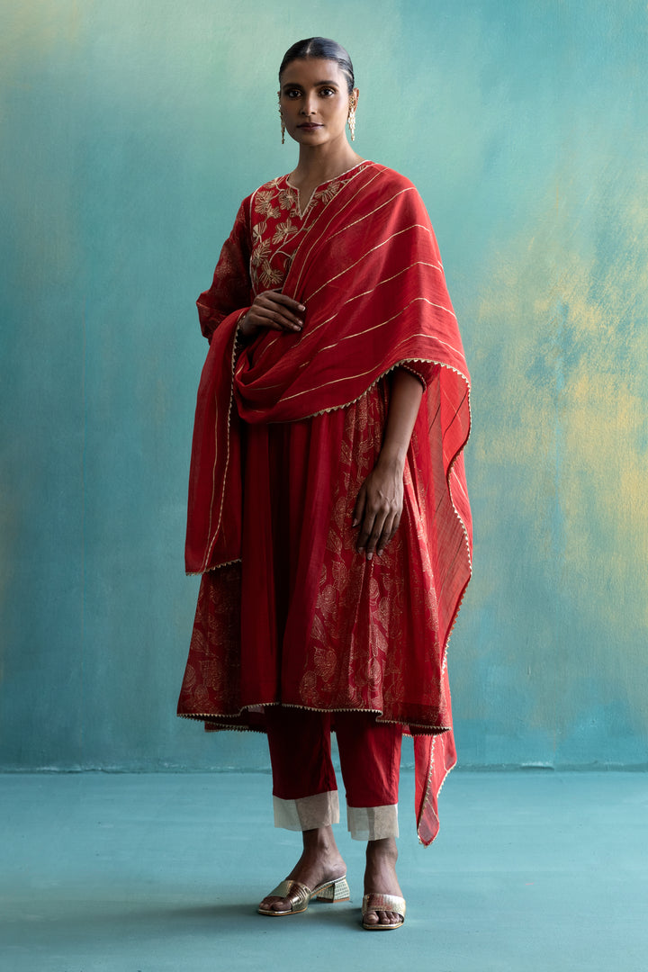 Dil-kash Red Chanderi Front and Back Floral embroidery with side pleats and Gold Block print Kurta set