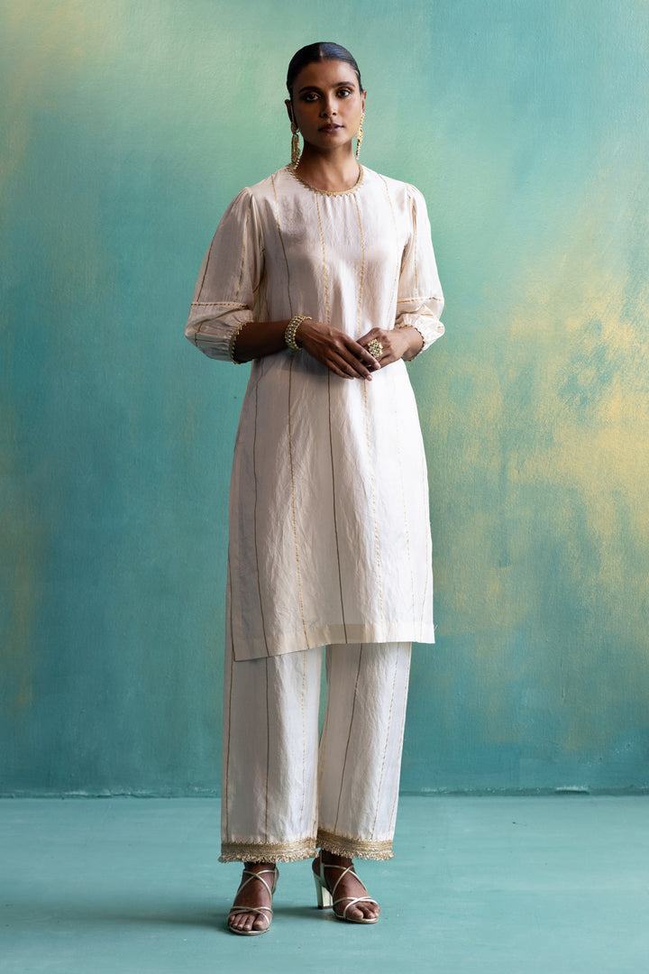 DIL-KASH CREAM STRAIGHT SILK KURTA WITH GOLD STRIPES FULL SET OF 3