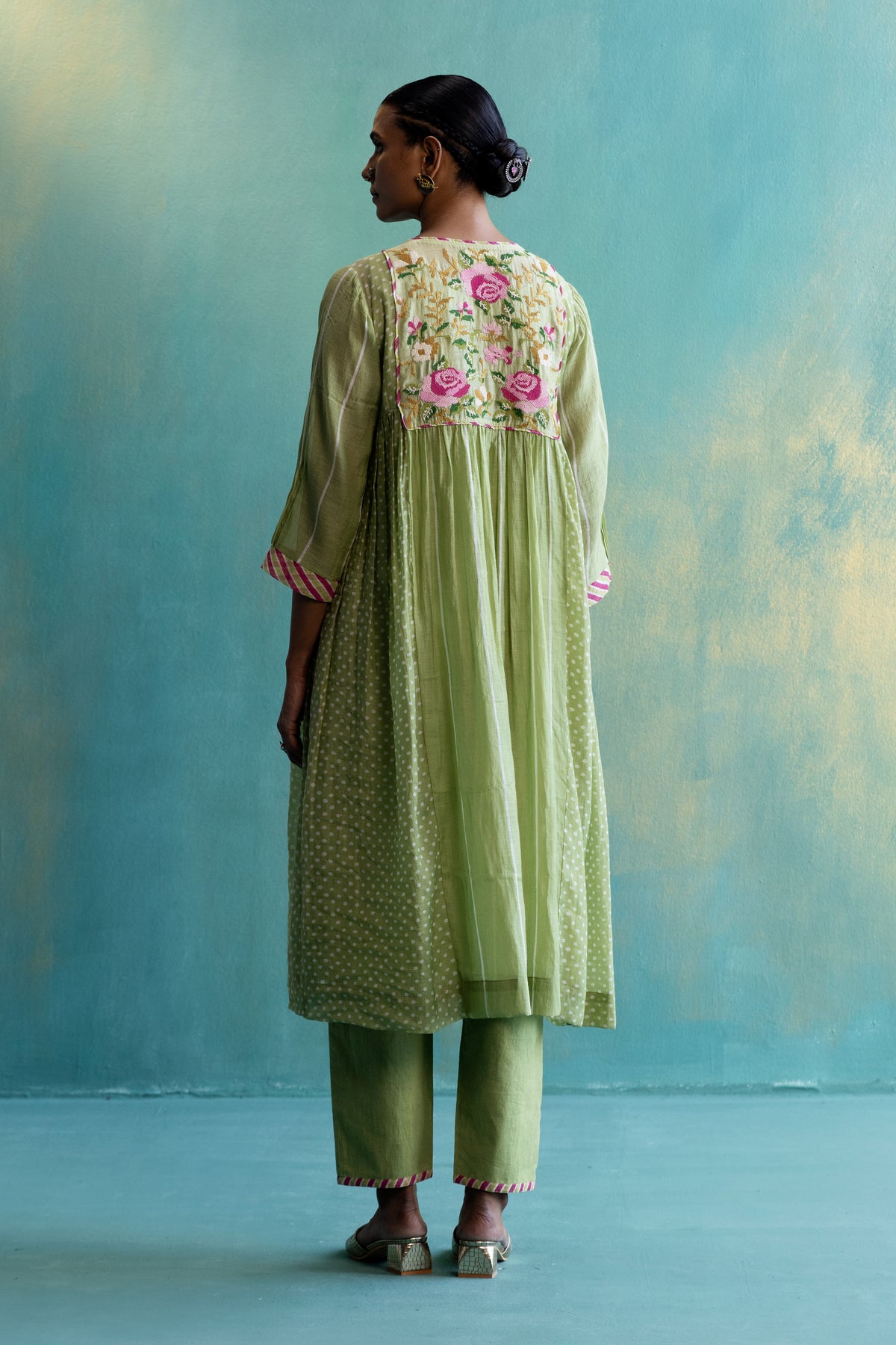 DIL-KASH OLIVE GREEN CHANDERI FRONT AND BACK FLORAL EMBROIDERY WITH SIDE PLEATS AND POLKAS CHANDERI KURTA