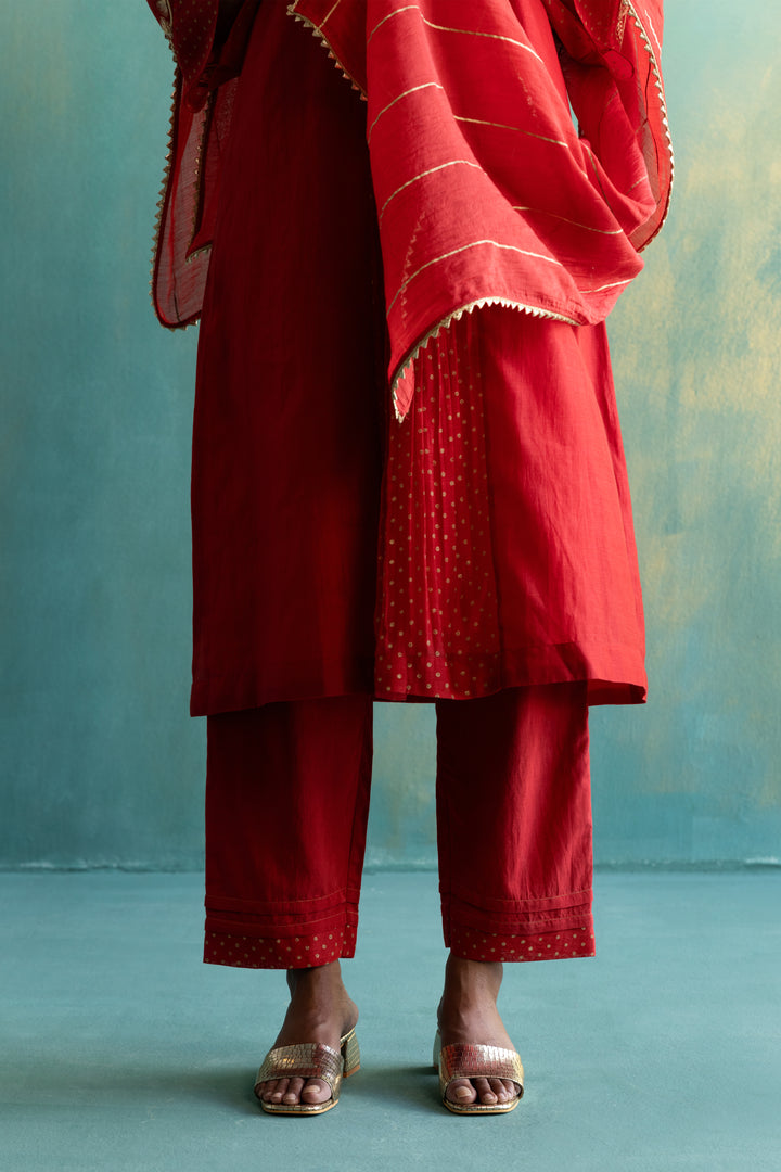 DIL-KASH RED CHANDERI V-NECK FLORAL CUT-WORK EMBROIDERY WITH GOLD POLKA KURTA FULL SET OF 3