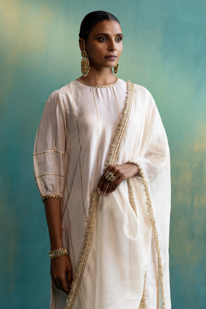DIL-KASH CREAM STRAIGHT SILK KURTA WITH GOLD STRIPES FULL SET OF 3