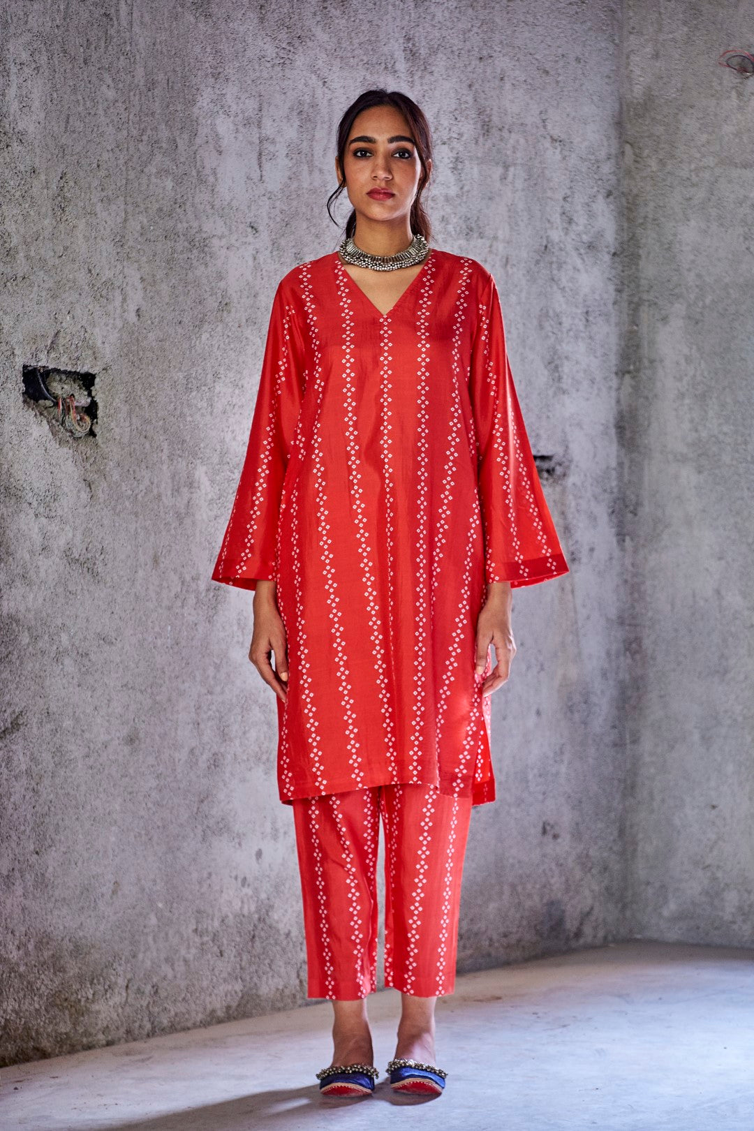 RED NATURAL SILK VERTICAL STRIPE BANDHANI PRINT KURTA AND PANT WITH GOLD FRINGE GOTA DUPATTA