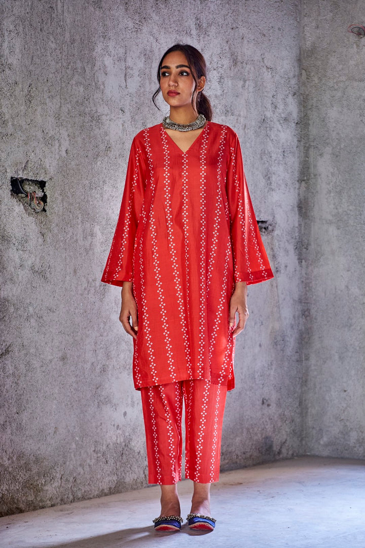 RED NATURAL SILK VERTICAL STRIPE BANDHANI PRINT KURTA SET
