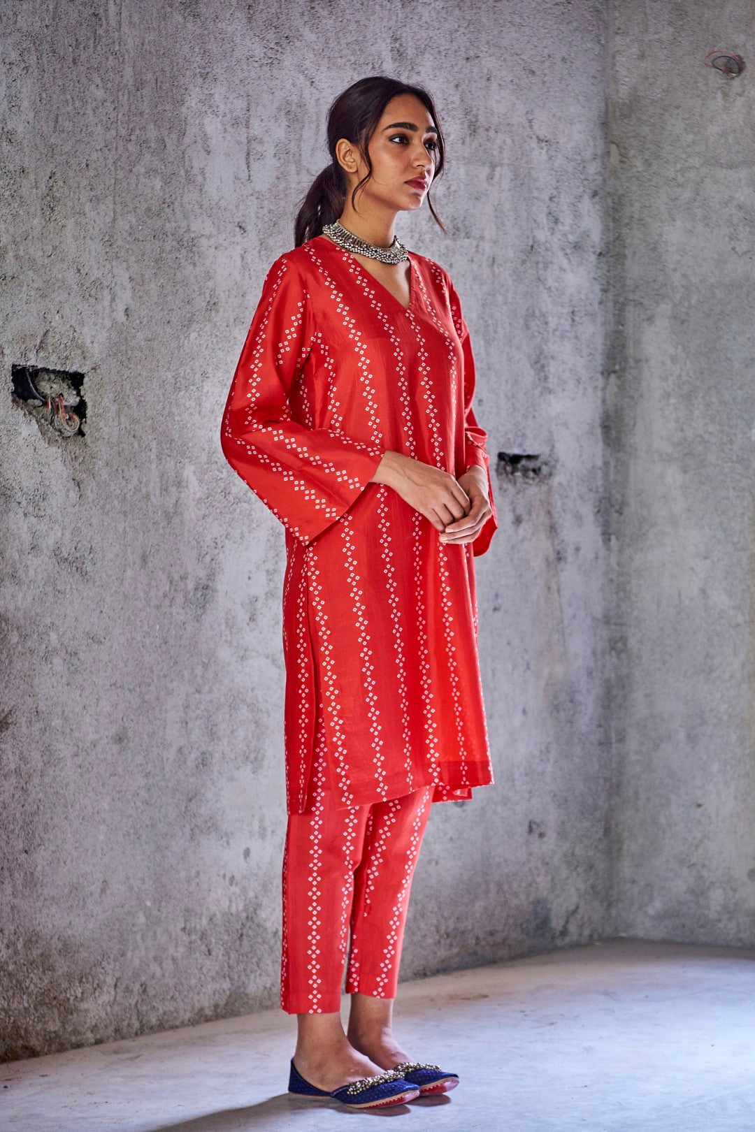 RED NATURAL SILK VERTICAL STRIPE BANDHANI PRINT KURTA SET