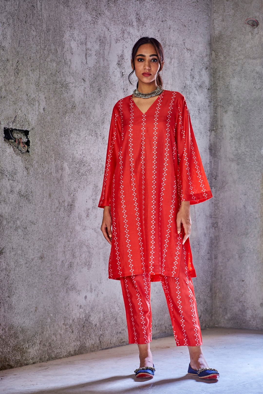 RED NATURAL SILK VERTICAL STRIPE BANDHANI PRINT KURTA SET