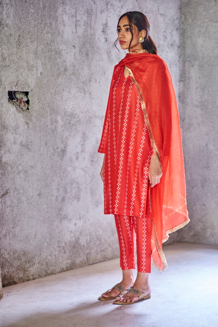 RED NATURAL SILK VERTICAL STRIPE BANDHANI PRINT KURTA SET