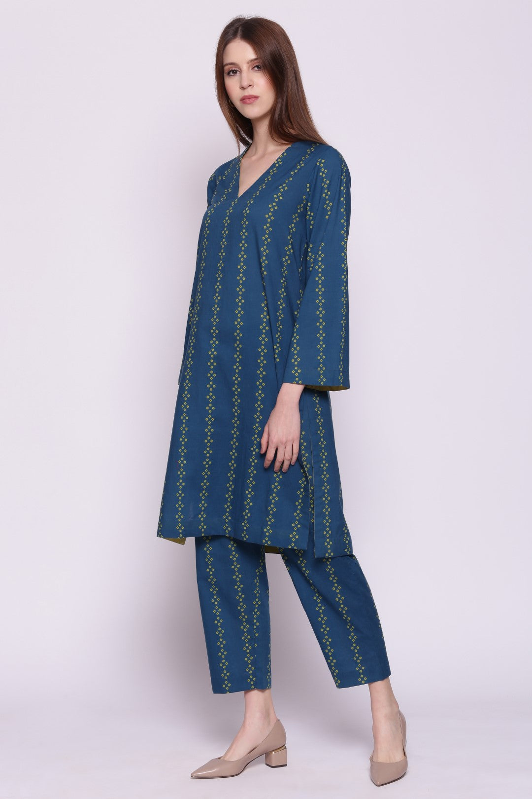 BLUE AND OLIVE VERTICLE STRIPE BANDHANI PRINT STRAIGHT PANTS