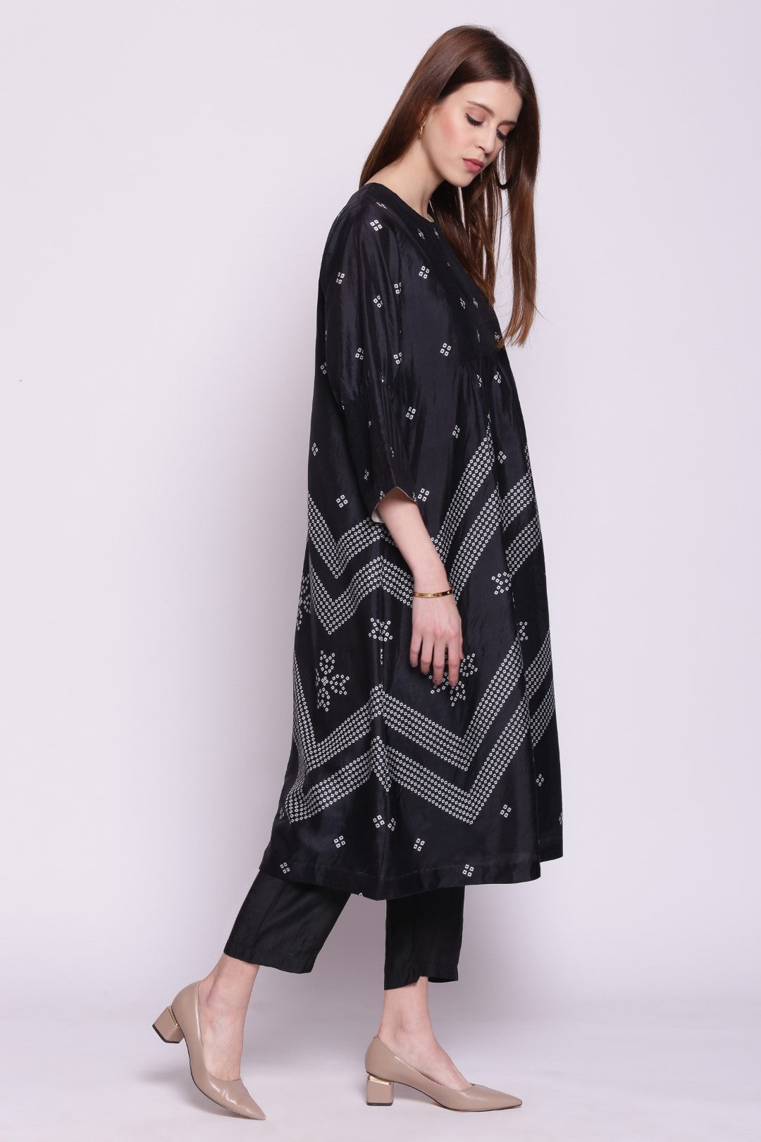 BLACK CHEVRON BANDHANI PINTUCK SILK KURTA WITH PANTS