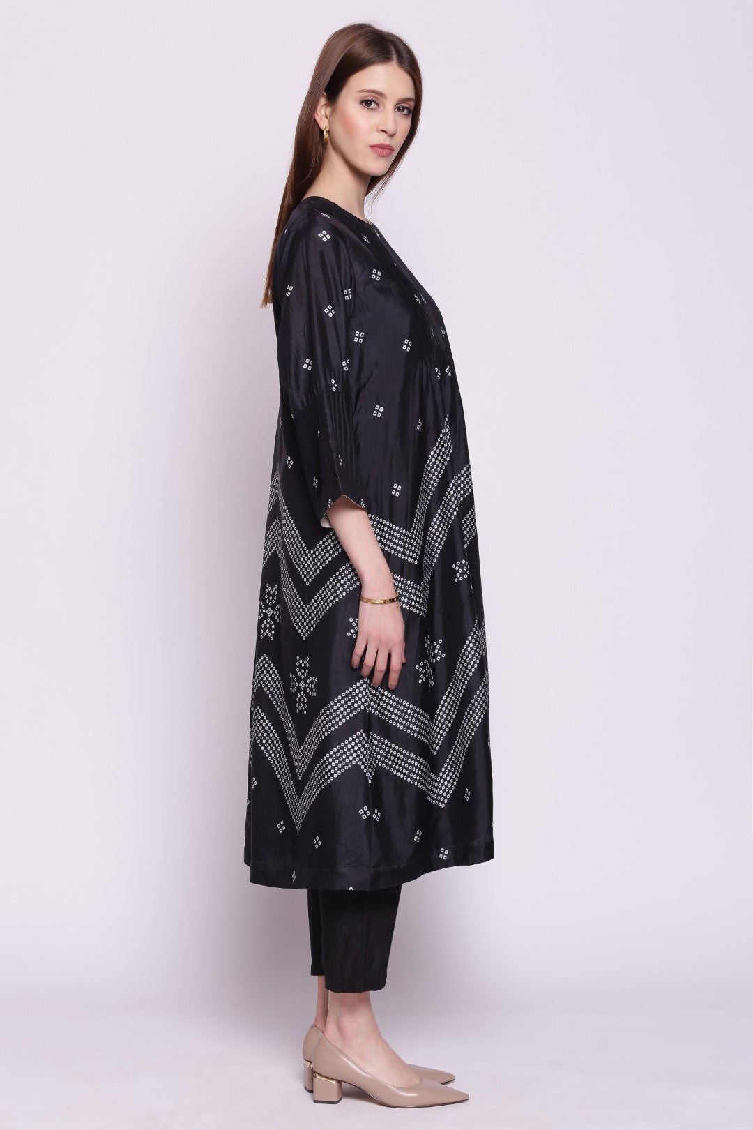 BLACK CHEVRON BANDHANI PINTUCK SILK KURTA WITH PANTS