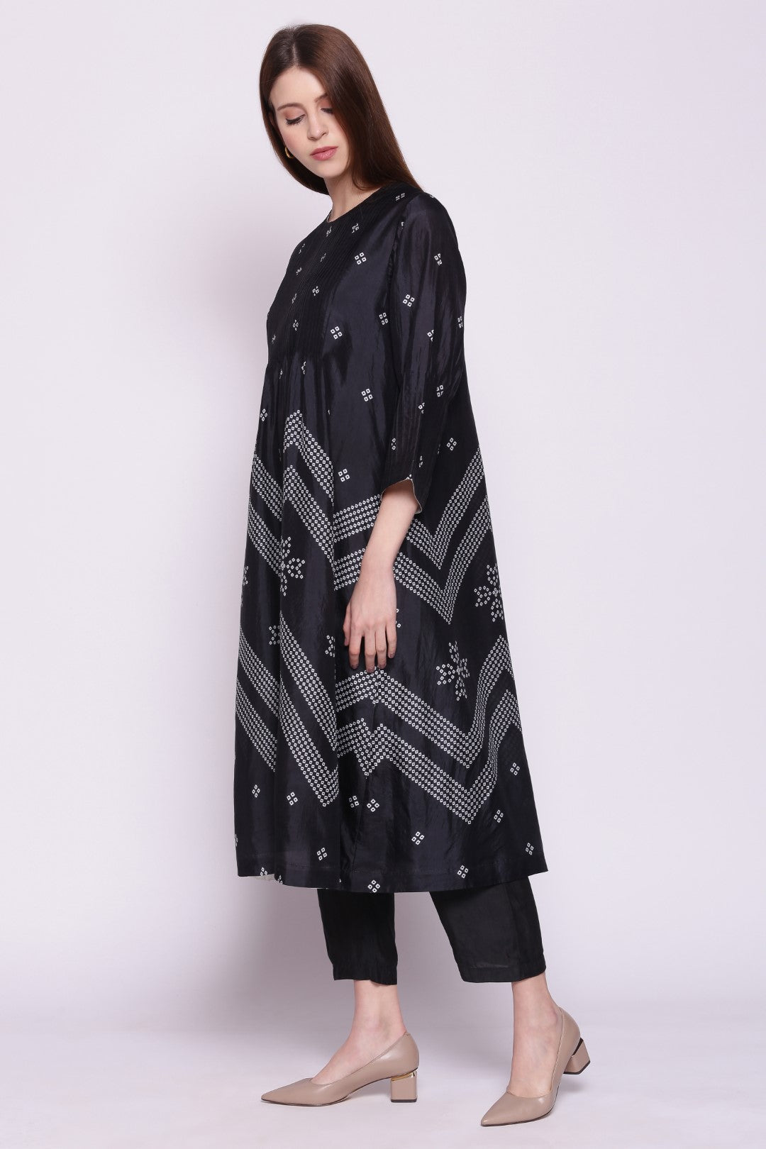 BLACK CHEVRON BANDHANI PINTUCK SILK KURTA WITH PANTS