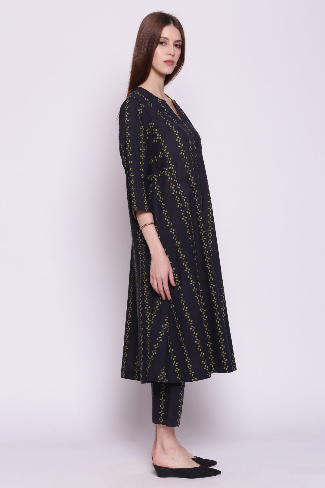 VERTICAL STRIPES BLACK AND OLIVE COTTON BANDHANI PRINT KALI KURTA