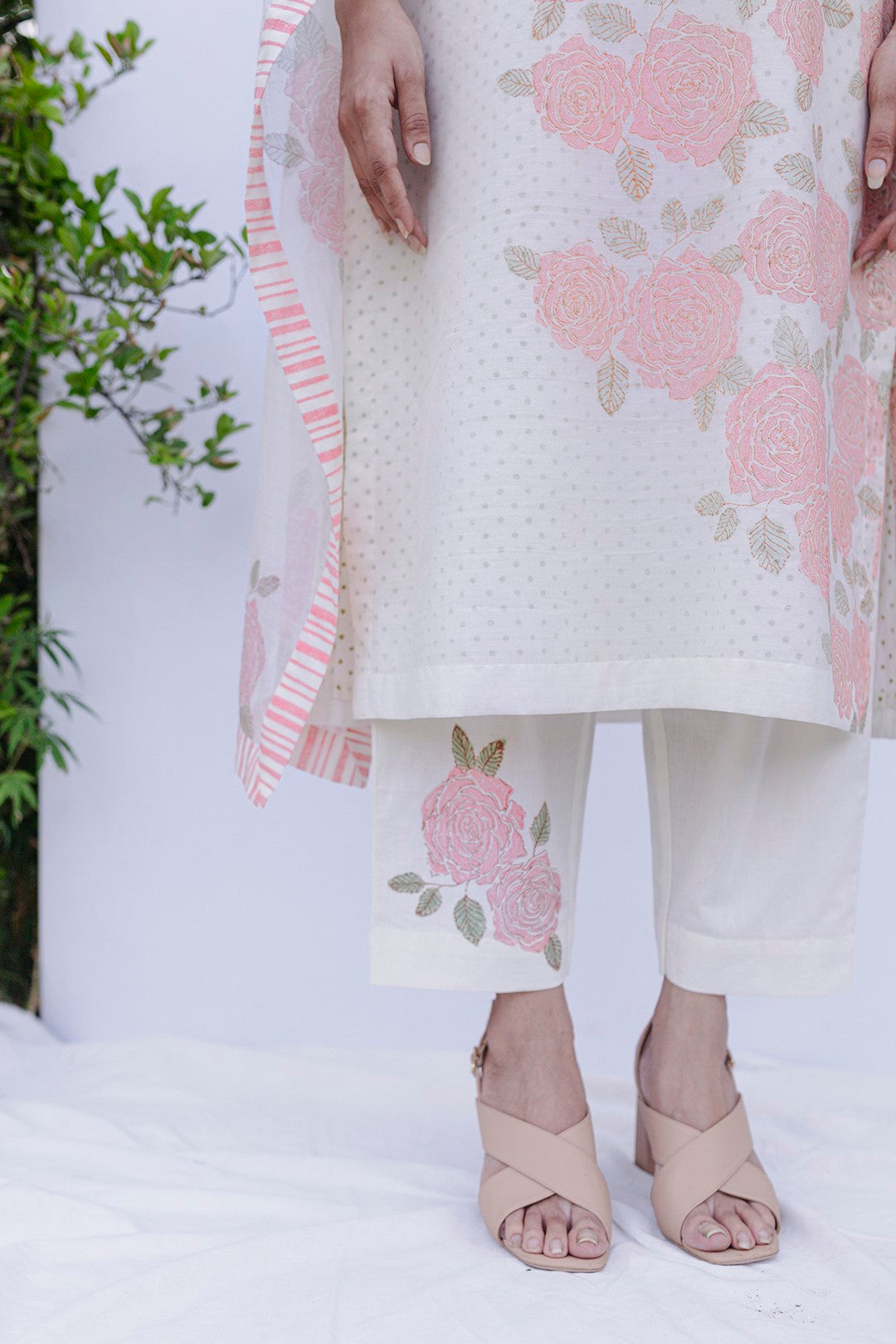 IVORY CHANDERI BLOCK PRINTED FLORAL PINK ROSE ARC KURTA WITH COTTON PANTS AND PRINTED STOLE