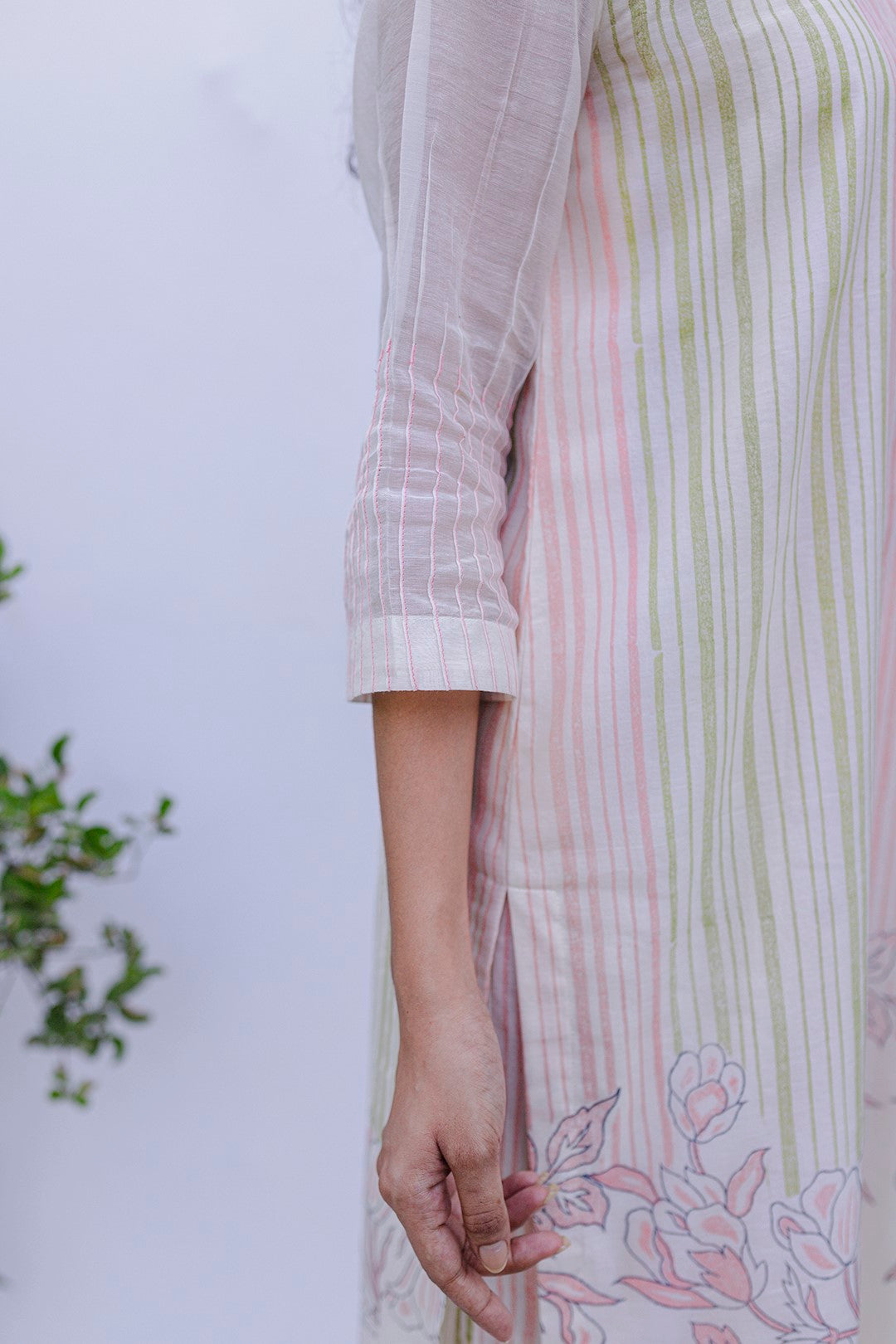 IVORY CHANDERI BLOCK PRINTED STRIPE AND FLORAL BACK BUTTON KURTA WITH PRINTED COTTON PANTS AND LACE STOLE