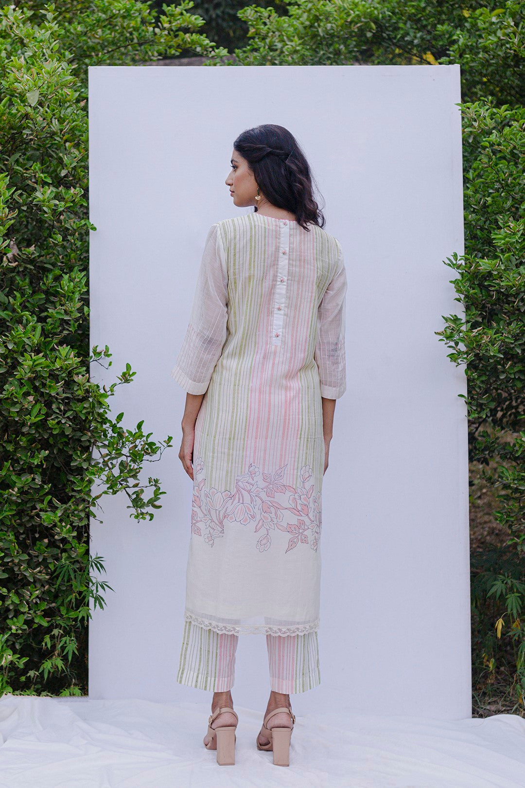 IVORY CHANDERI BLOCK PRINTED STRIPE AND FLORAL BACK BUTTON KURTA WITH PRINTED COTTON PANTS AND LACE STOLE