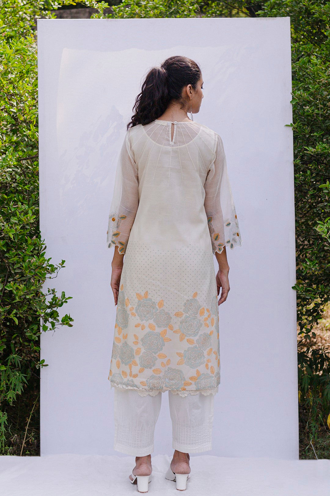 IVORY CHANDERI BLOCK PRINTED AND EMBROIDERED FLORAL CUTWORK SLEEVE KURTA WITH COTTON PANTS AND PRINTED SCARF