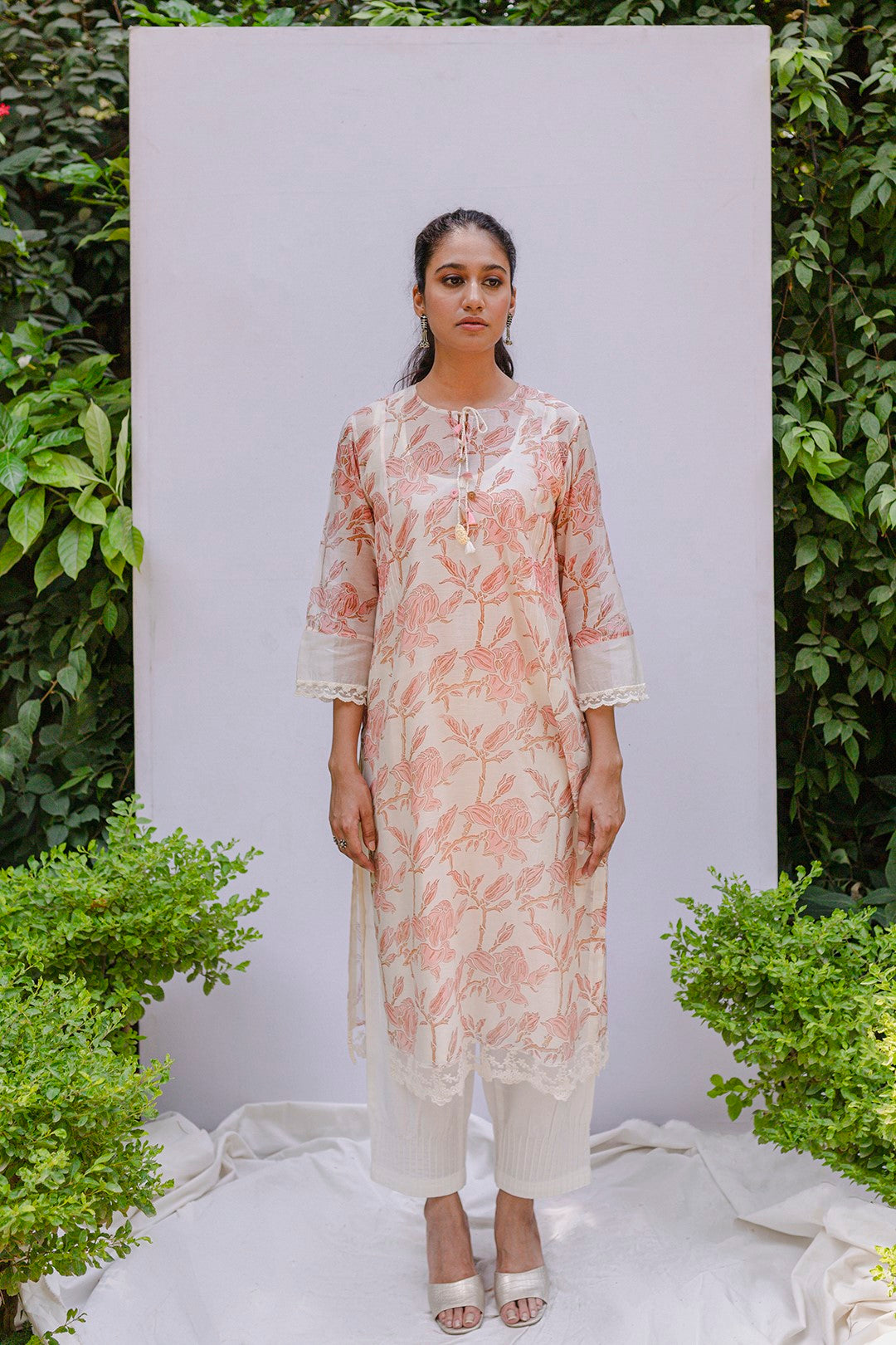 IVORY CHANDERI BLOCK PRINTED FLORAL PINK MAGNOLIA KURTA WITH COTTON PANTS AND LACE STOLE