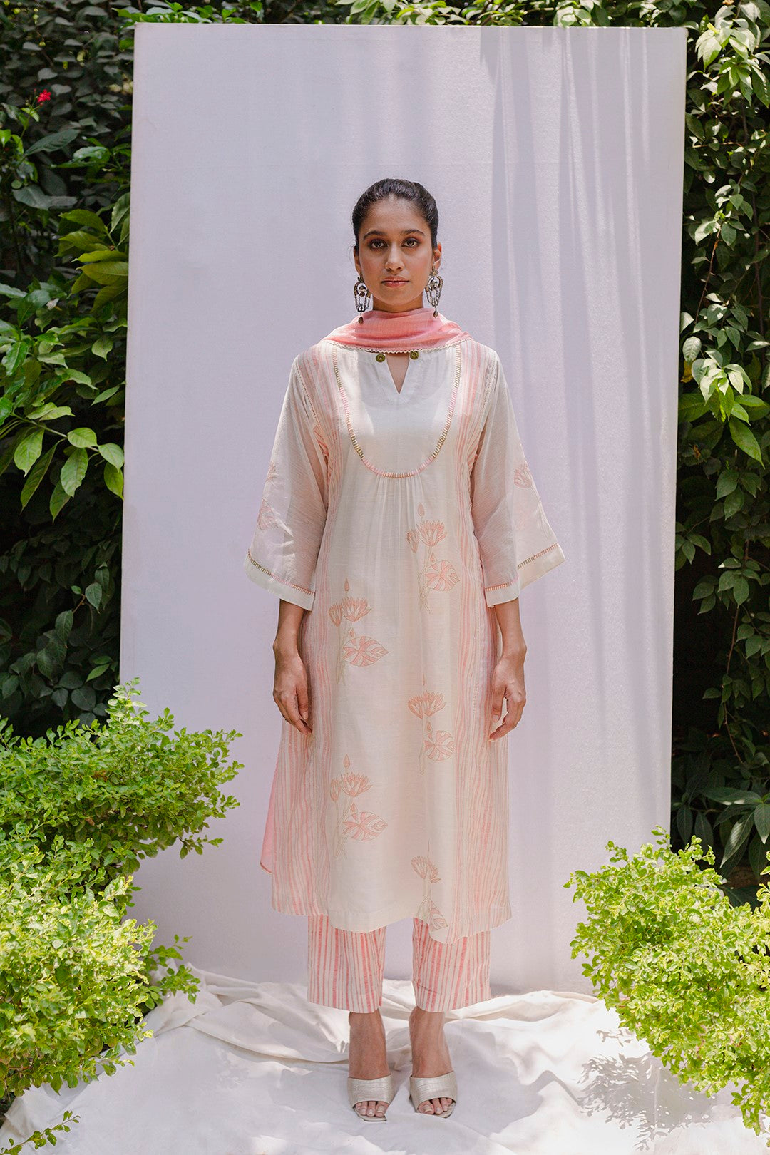 OLD ROSE CHANDERI LACE STOLE