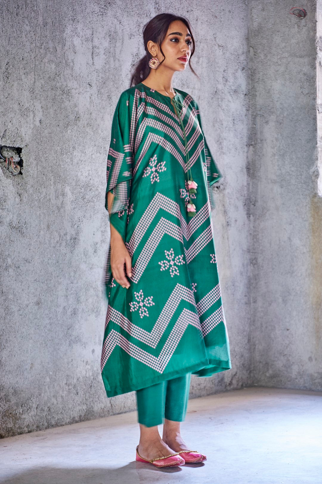 EMERALD GREEN SILK CHEVRON BANDHANI PRINT KAFTAN
