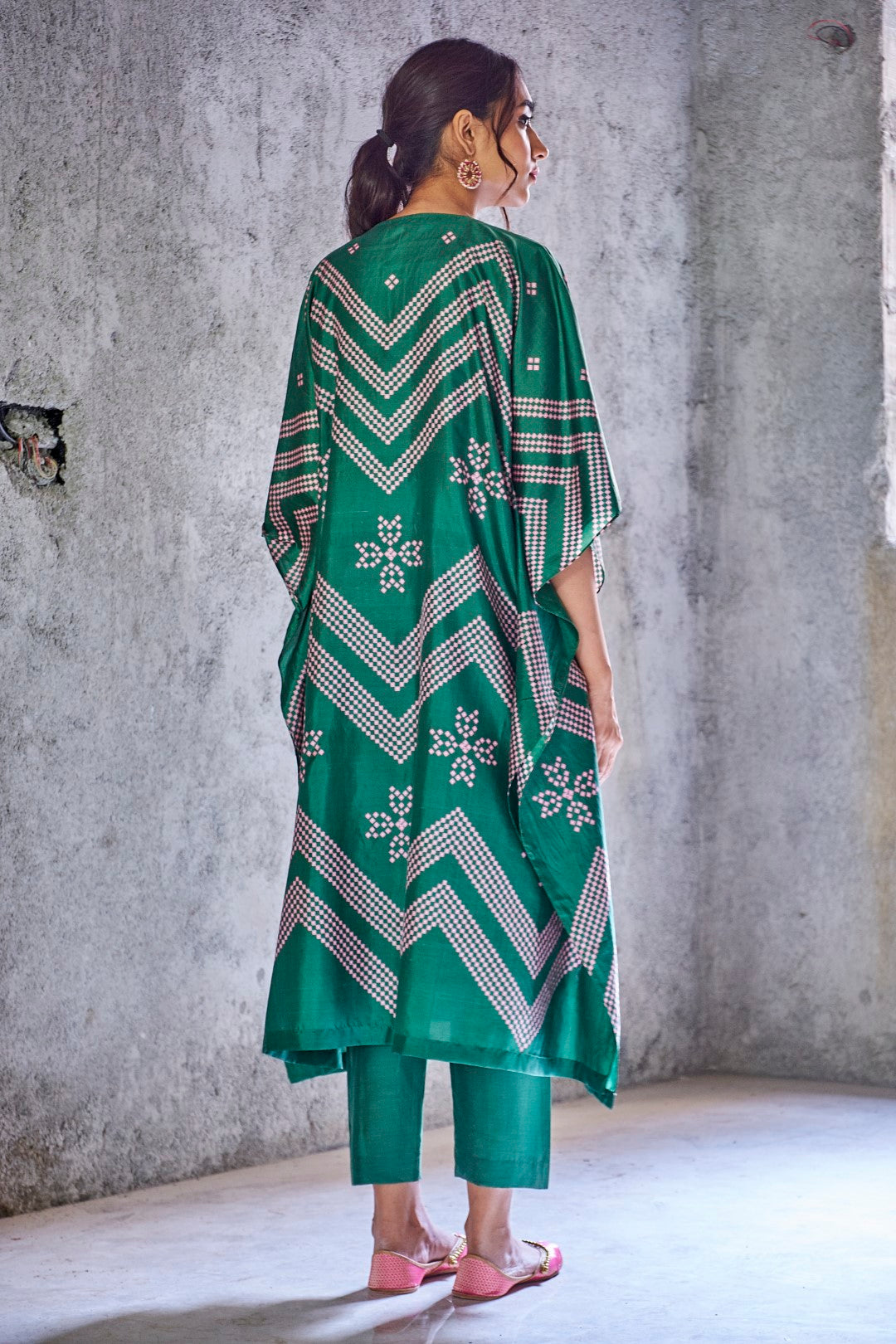 EMERALD GREEN SILK CHEVRON BANDHANI PRINT KAFTAN