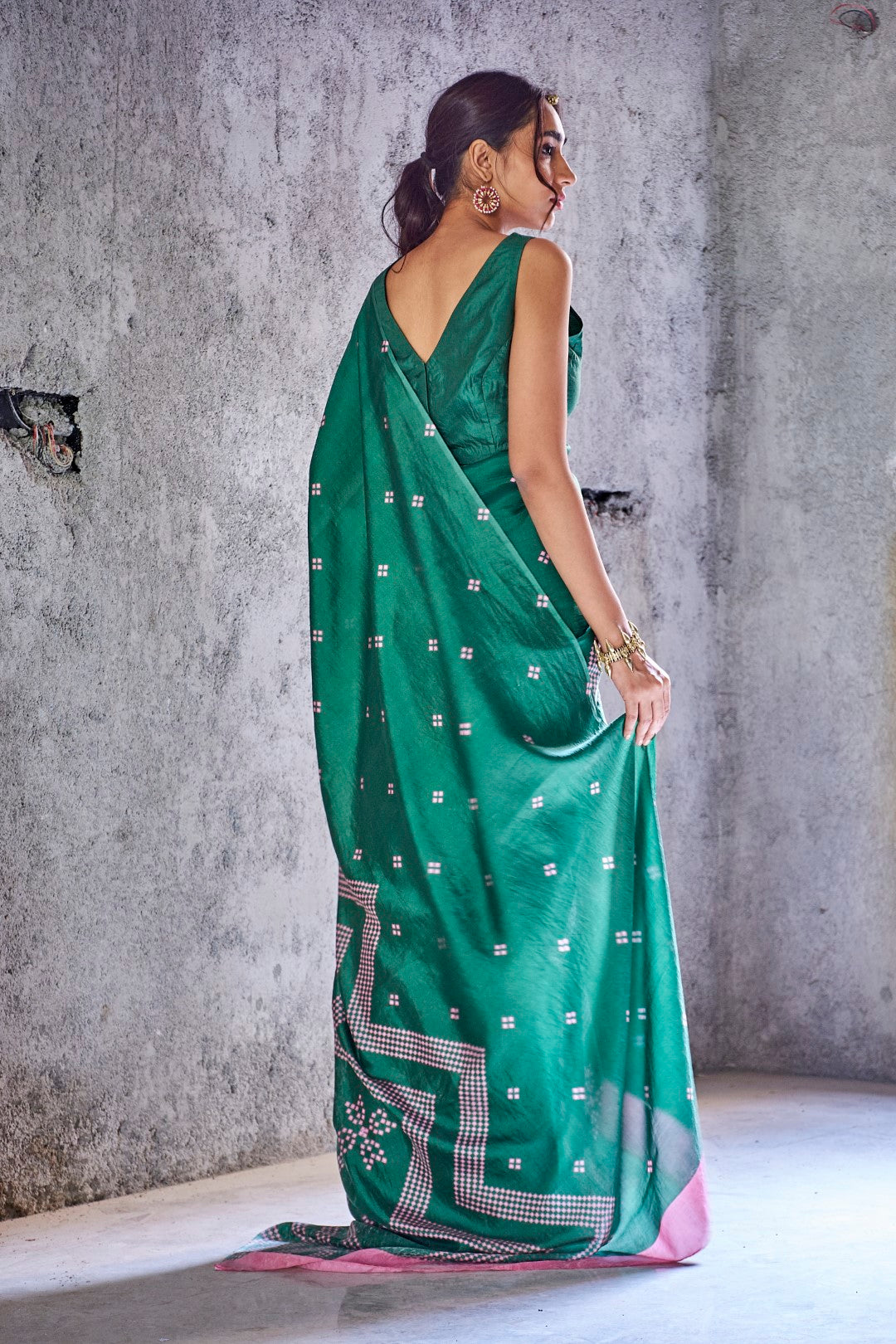 EMERALD GREEN SILK CHEVRON BANDHANI PRINT PANNA SAREE