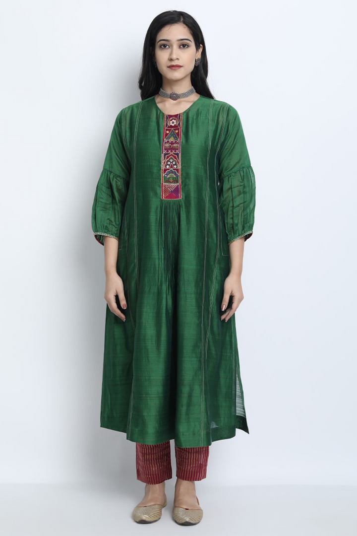 RUKMANI-EMERALD GREEN SILK CHANDERI EMBROIDERED KURTA SET