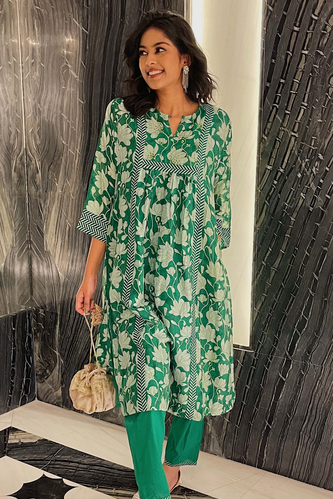 GREEN CHANDERI FLORAL PRINT SEQUIN KURTA WITH GREEN BOARDER COTTON PANTS